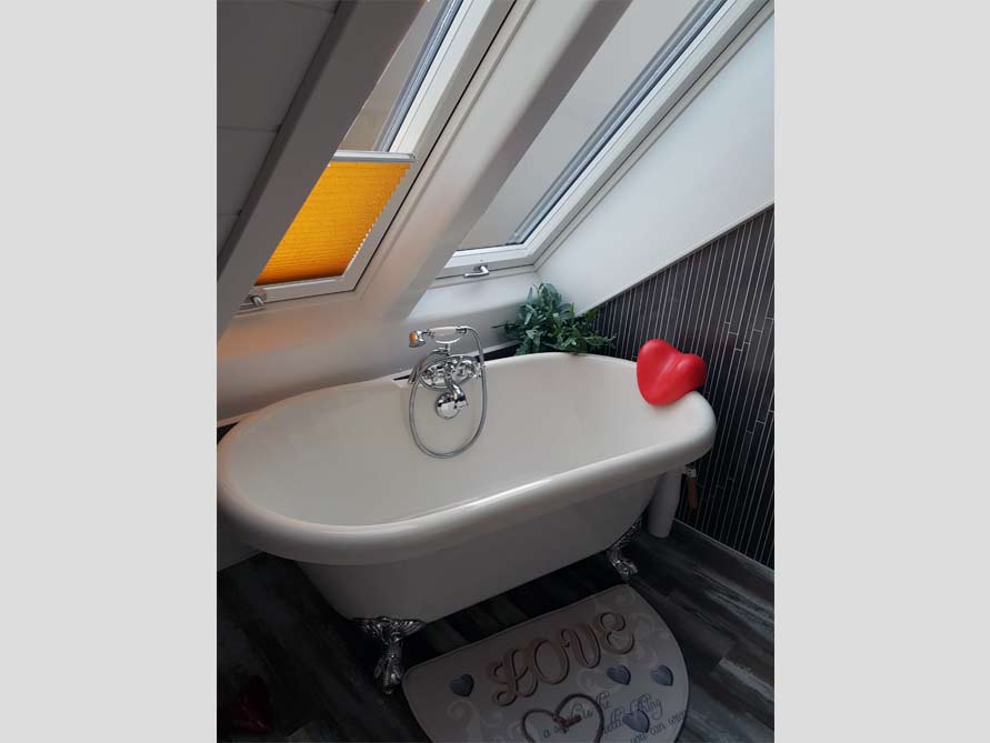 Bäder-Idee mit der freistehenden Badewanne Carlton 149